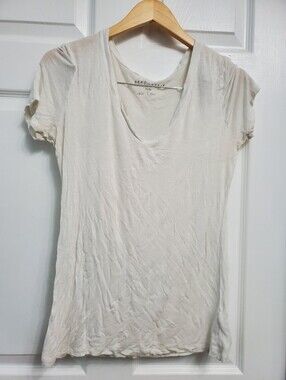 White/Cream Aeropostale Short Sleeve Shirt - SIZE M (DAMAGED)